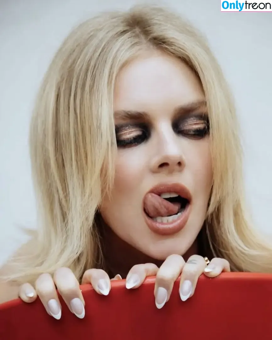 Samara Weaving nude photo #0929 (samweaving)
