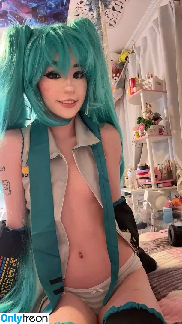 Sammynoodlesoup nude photo #0477 (thegoldengoddes / user)