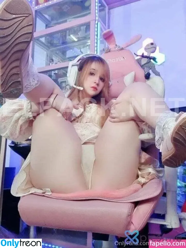 San Chan nude photo #0012 (San Chan)