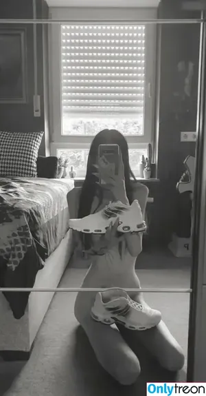  nude photo #0001