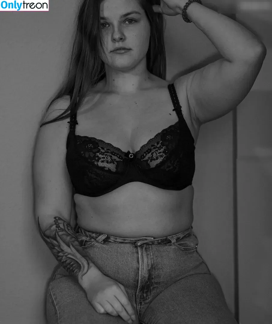 Sandy.Prehm nude photo #0012 (sandyprhm)