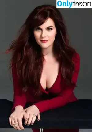 Sara Rue / sararue nude photo #0023
