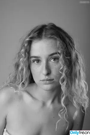 Sara russek / JonasHaid nude photo #0016