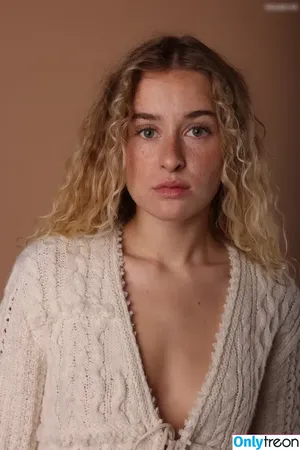 Sara russek / JonasHaid nude photo #0019