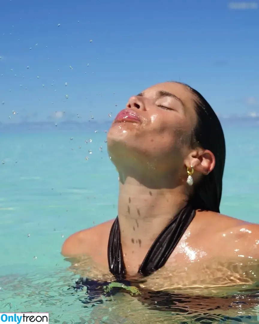 Sara Sampaio nude photo #0375 (SaraSampaio)