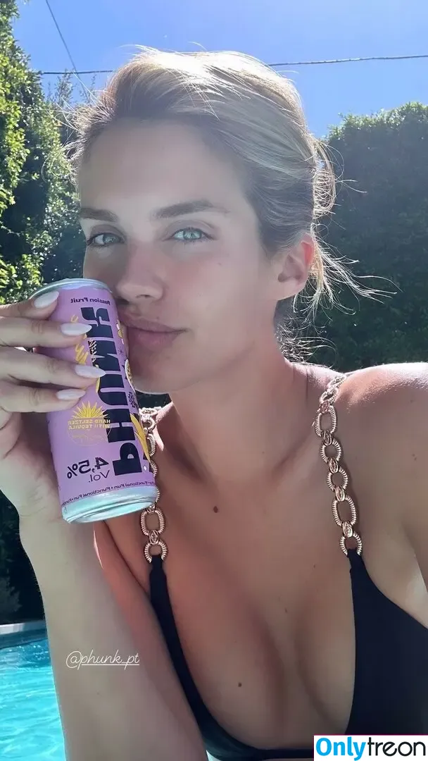 Sara Sampaio nude photo #0391 (SaraSampaio)