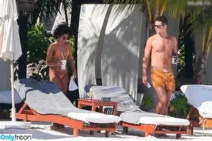 Sarah Hyland / Sarah_Hyland / sarahhyland nude photo #1239