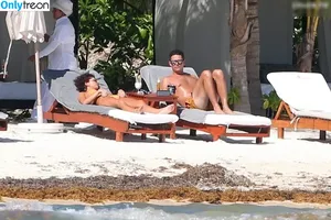 Sarah Hyland / Sarah_Hyland / sarahhyland nude photo #1242