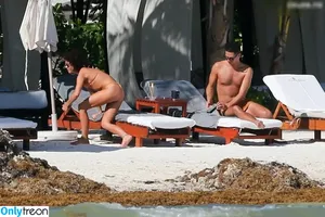 Sarah Hyland / Sarah_Hyland / sarahhyland nude photo #1243