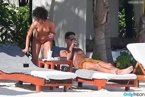 Sarah Hyland / Sarah_Hyland / sarahhyland nude photo #1244
