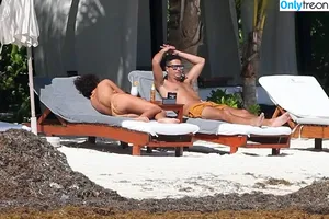 Sarah Hyland / Sarah_Hyland / sarahhyland nude photo #1246