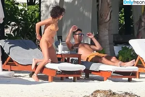 Sarah Hyland / Sarah_Hyland / sarahhyland nude photo #1247