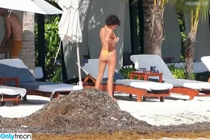 Sarah Hyland / Sarah_Hyland / sarahhyland nude photo #1248