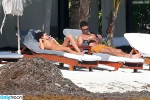 Sarah Hyland / Sarah_Hyland / sarahhyland nude photo #1250