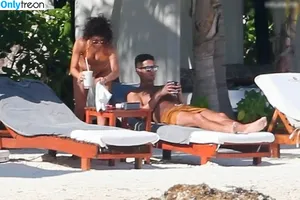 Sarah Hyland / Sarah_Hyland / sarahhyland nude photo #1251