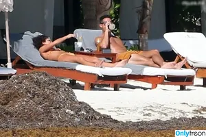 Sarah Hyland / Sarah_Hyland / sarahhyland nude photo #1253
