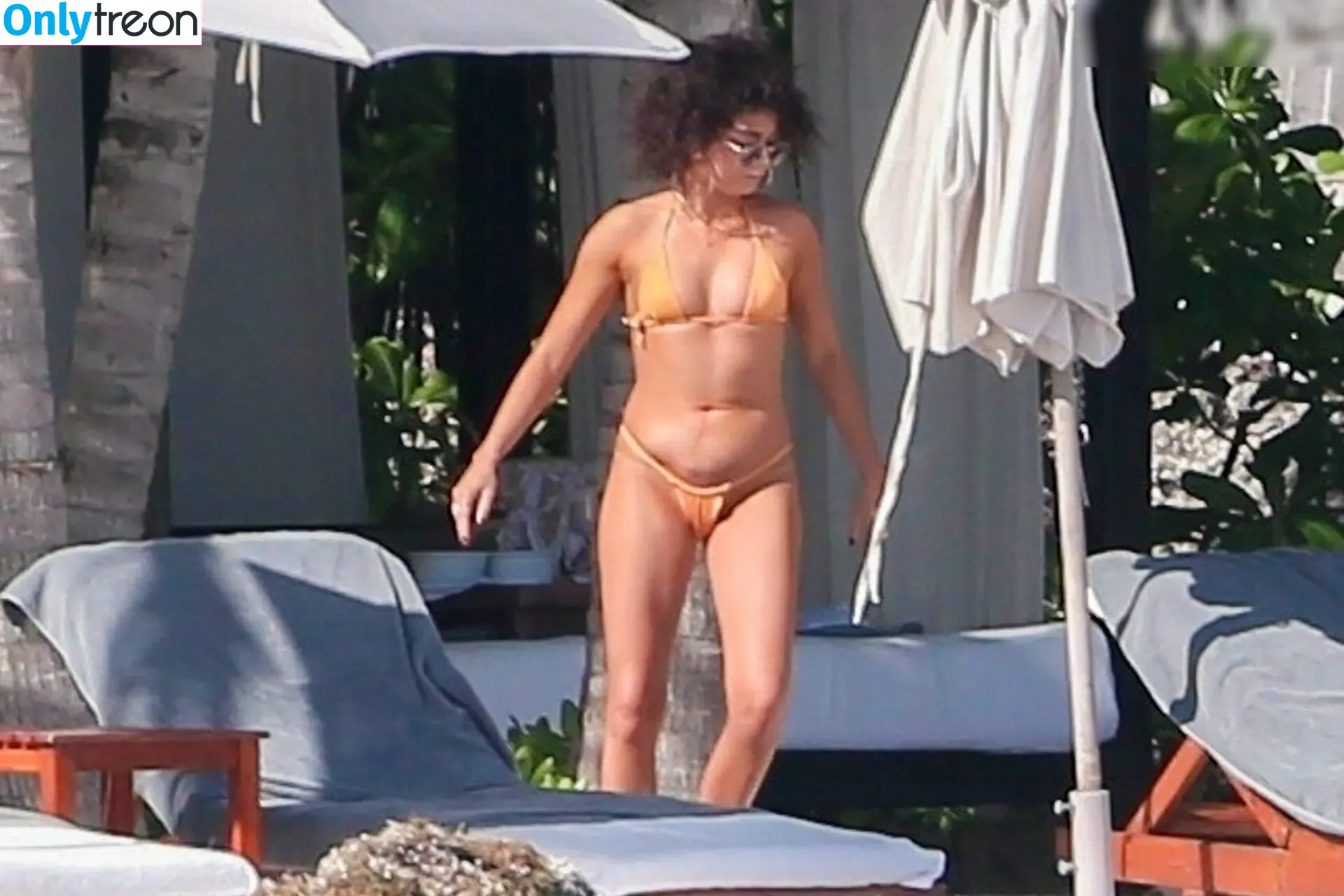 Sarah Hyland nude photo #1249 (Sarah_Hyland / sarahhyland)