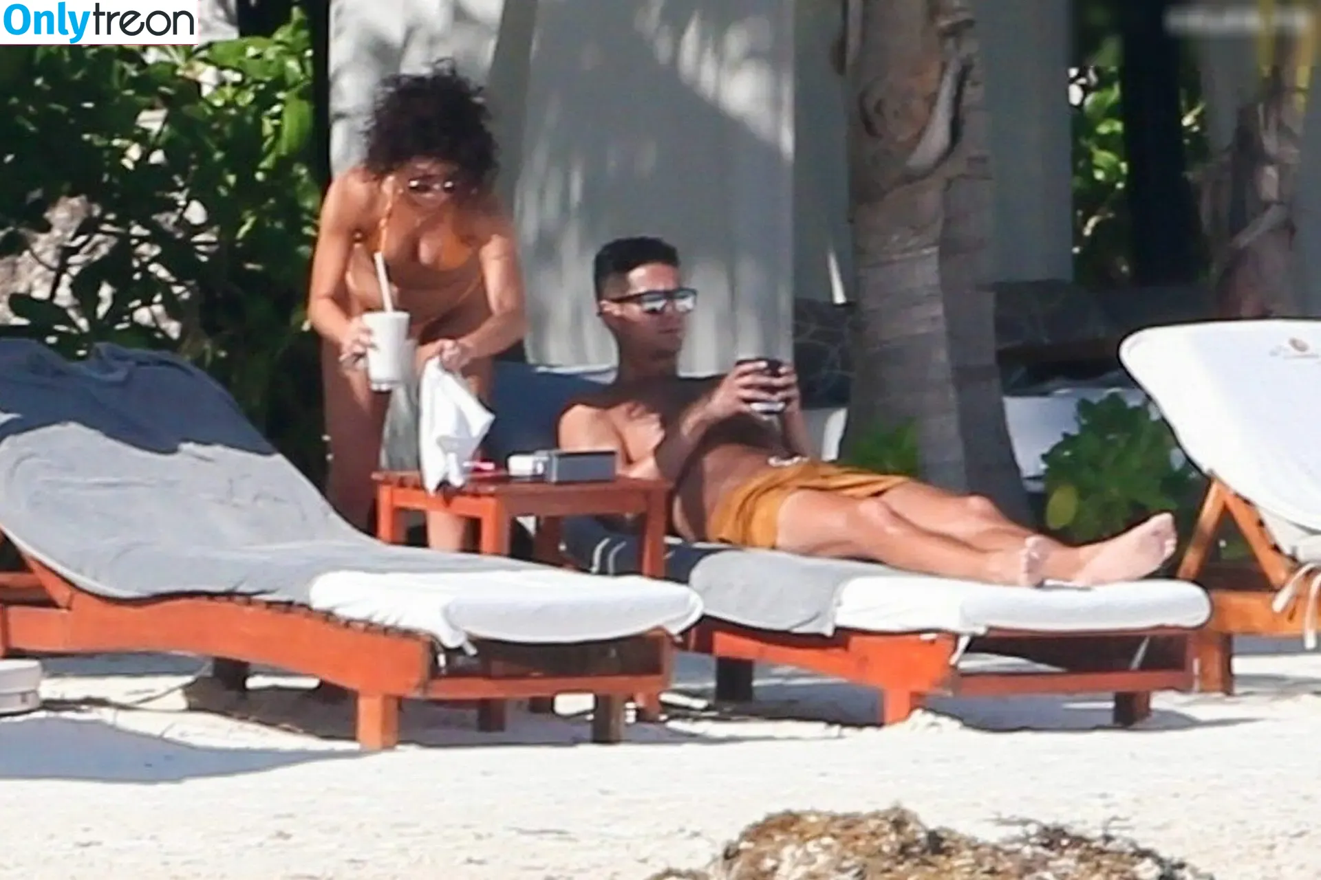 Sarah Hyland nude photo #1251 (Sarah_Hyland / sarahhyland)