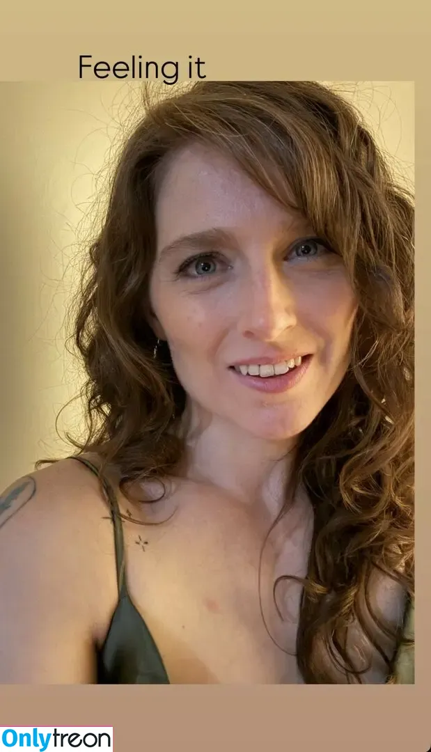 saralivescasually nude photo #0035 (fitnessgirl1991)