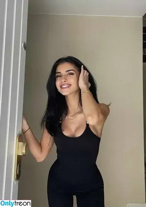 Sararslan nude photo #0008