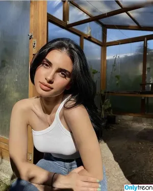Sararslan nude photo #0010