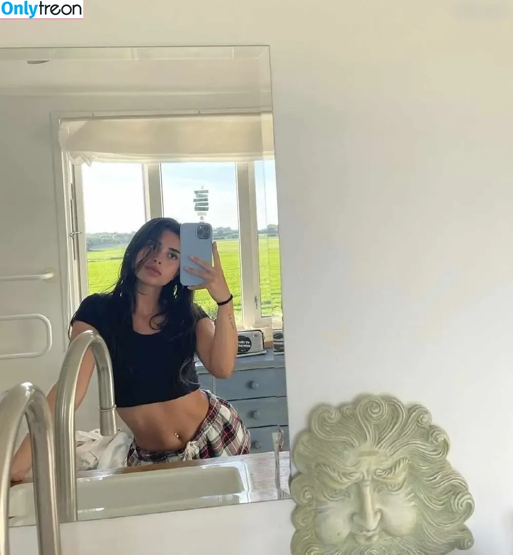 Sararslan nude photo #0004 (Sararslan)