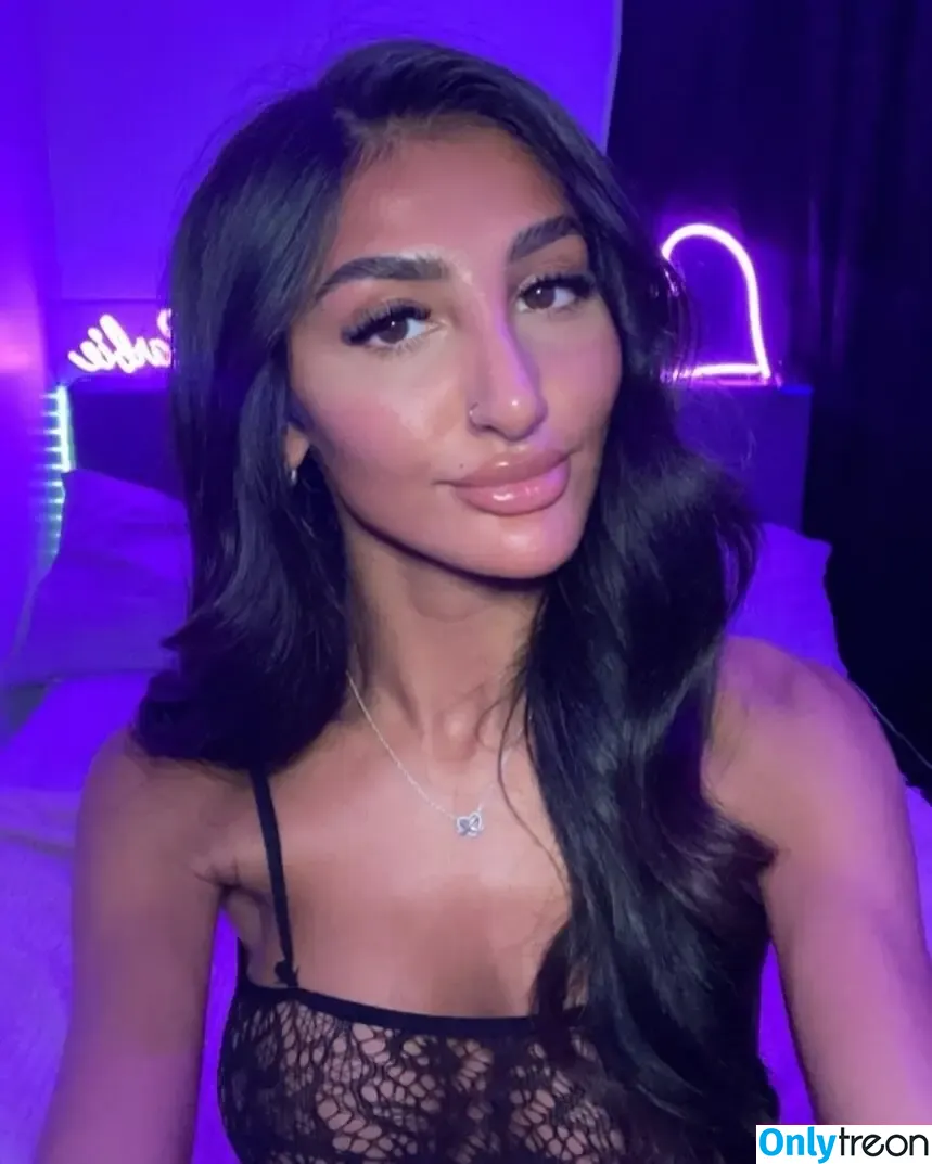 Sarina Jasmine nude photo #0019 (sarinajasmine / sarinajasminee)