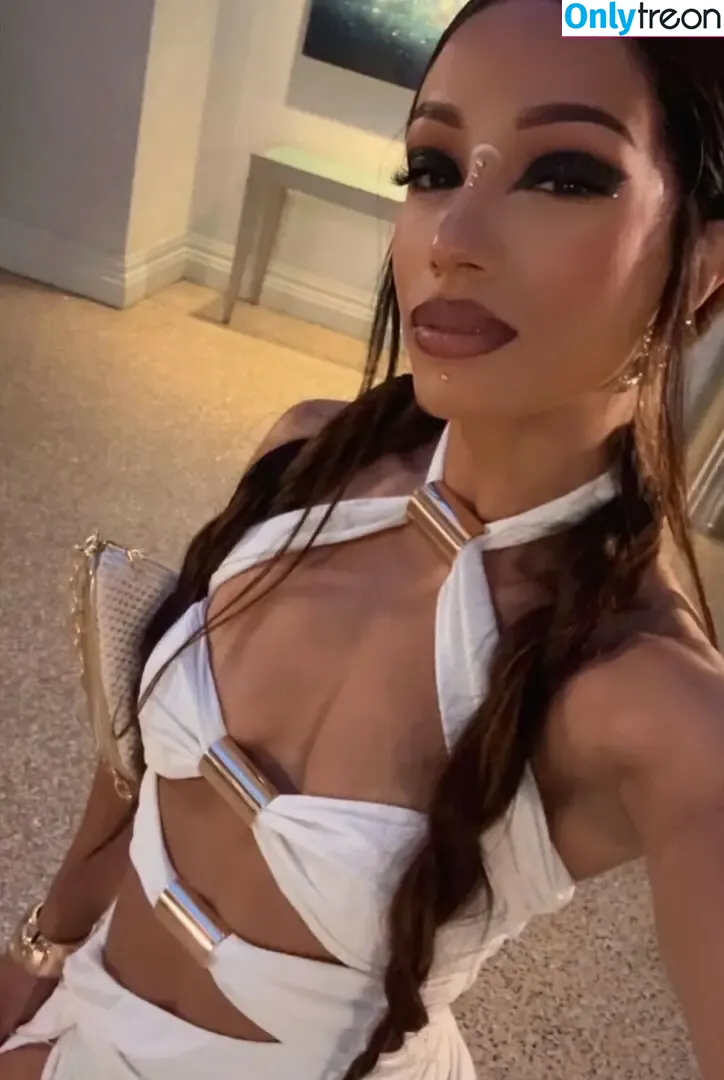 Sasha Banks nude photo #1472 (sashabankswwe / soxysasha)