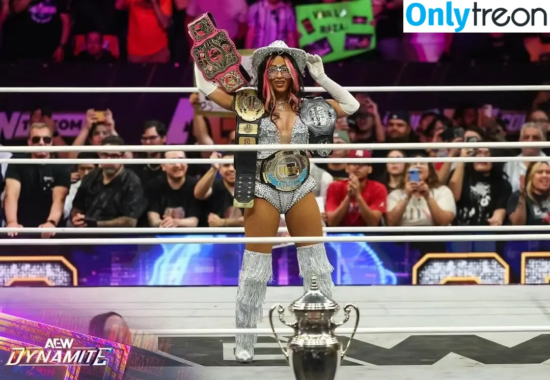 Sasha Banks nude photo #1759 (sashabankswwe / soxysasha)