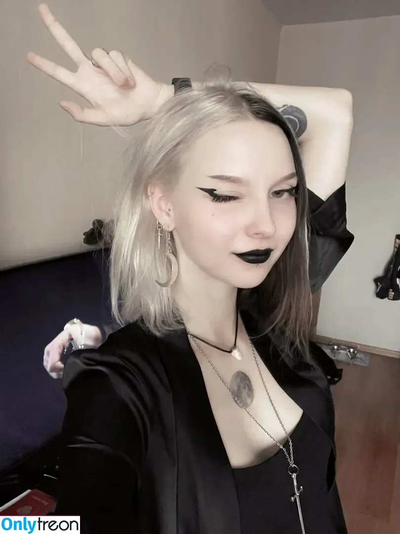 Sasha Gaier nude photo #0086 (acidjazzsinger / sasha.gaier / yukajevons)