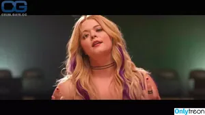 Sasha Pieterse / sashapieterse nude photo #0236