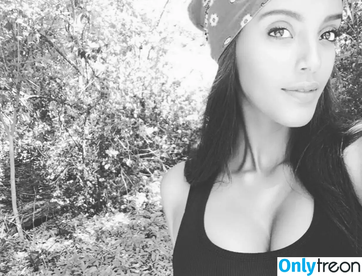 saturnswrld nude photo #0013 (Salweetah)
