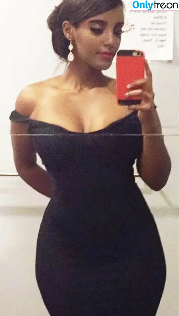 saturnswrld nude photo #0015 (Salweetah)