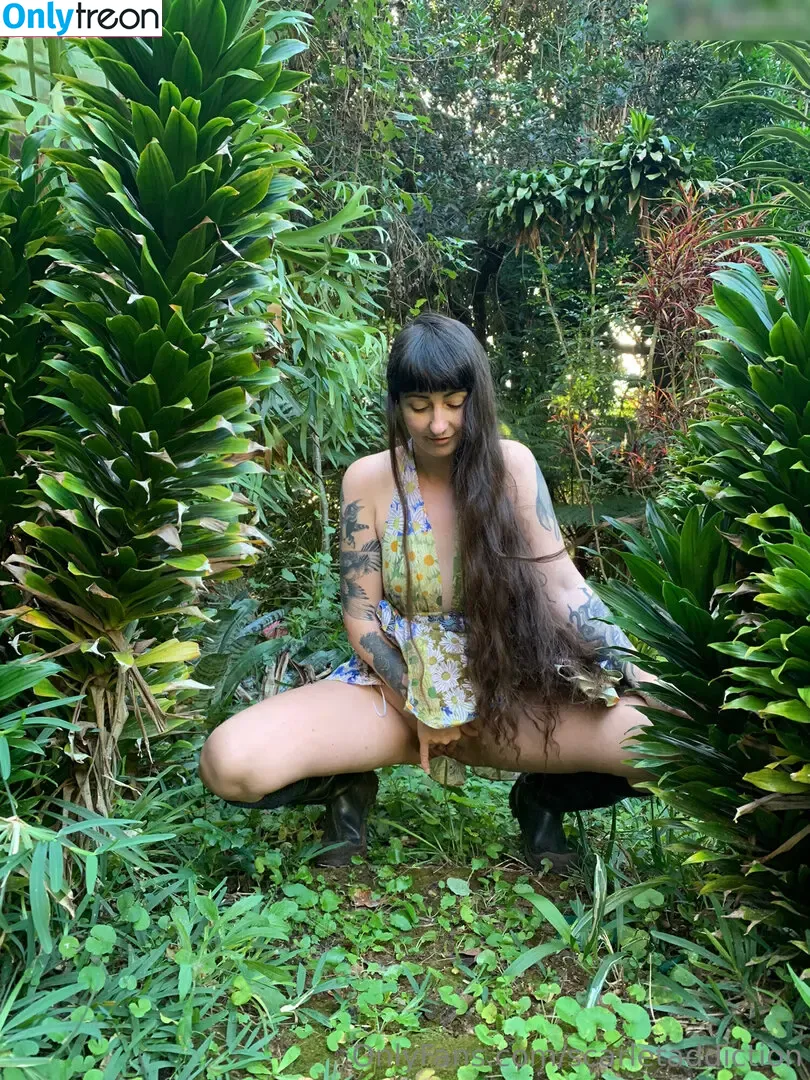 Scarletaddiction nude photo #0001 (scarletsaddiction)