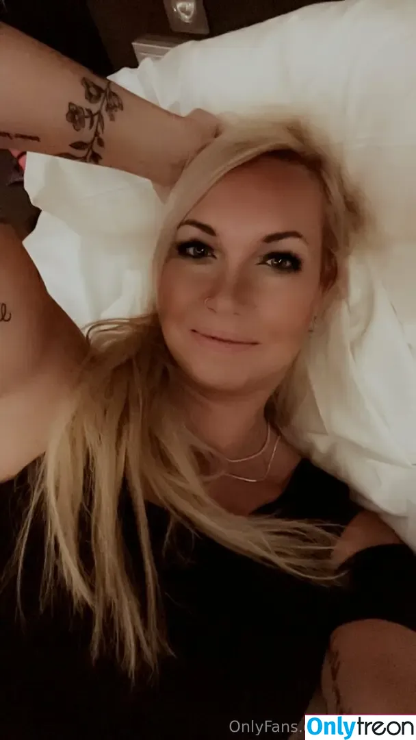 scarletfin nude photo #0012 (scarletfin)