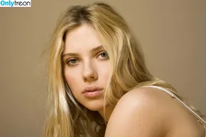 Scarlett Johansson / scarlettjohanson / scarlettjohanssonworld nude photo #0457