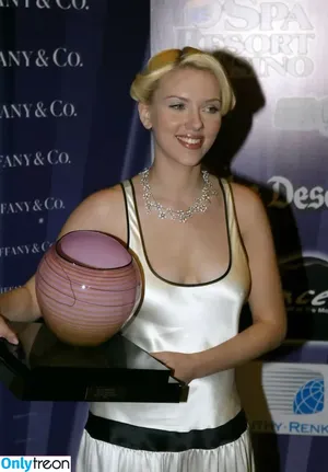 Scarlett Johansson / scarlettjohanson / scarlettjohanssonworld nude photo #0602