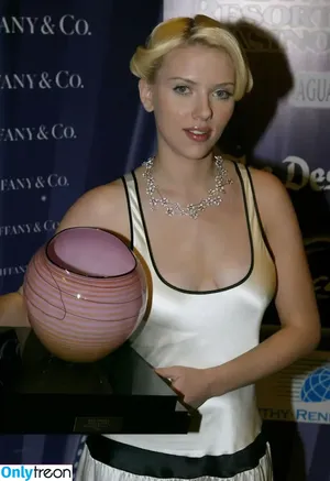 Scarlett Johansson / scarlettjohanson / scarlettjohanssonworld nude photo #0603