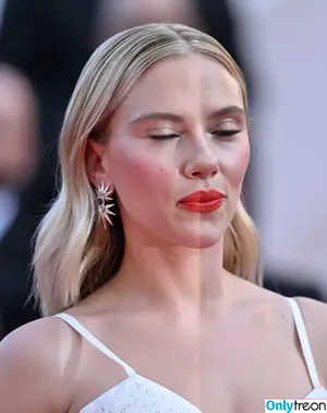 Scarlett Johansson / scarlettjohanson / scarlettjohanssonworld nude photo #1121