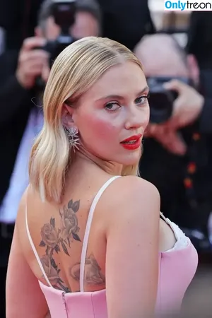 Scarlett Johansson / scarlettjohanson / scarlettjohanssonworld nude photo #1181
