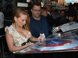 Scarlett Johansson / scarlettjohanson / scarlettjohanssonworld nude photo #1423