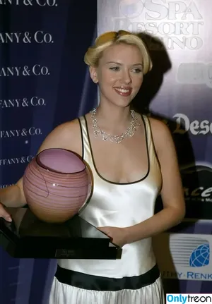 Scarlett Johansson / scarlettjohanson / scarlettjohanssonworld nude photo #1662
