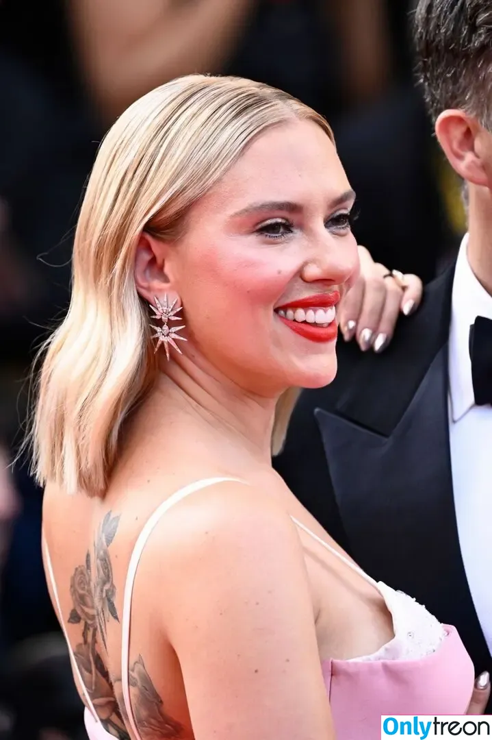 Scarlett Johansson nude photo #1138 (scarlettjohanson / scarlettjohanssonworld)