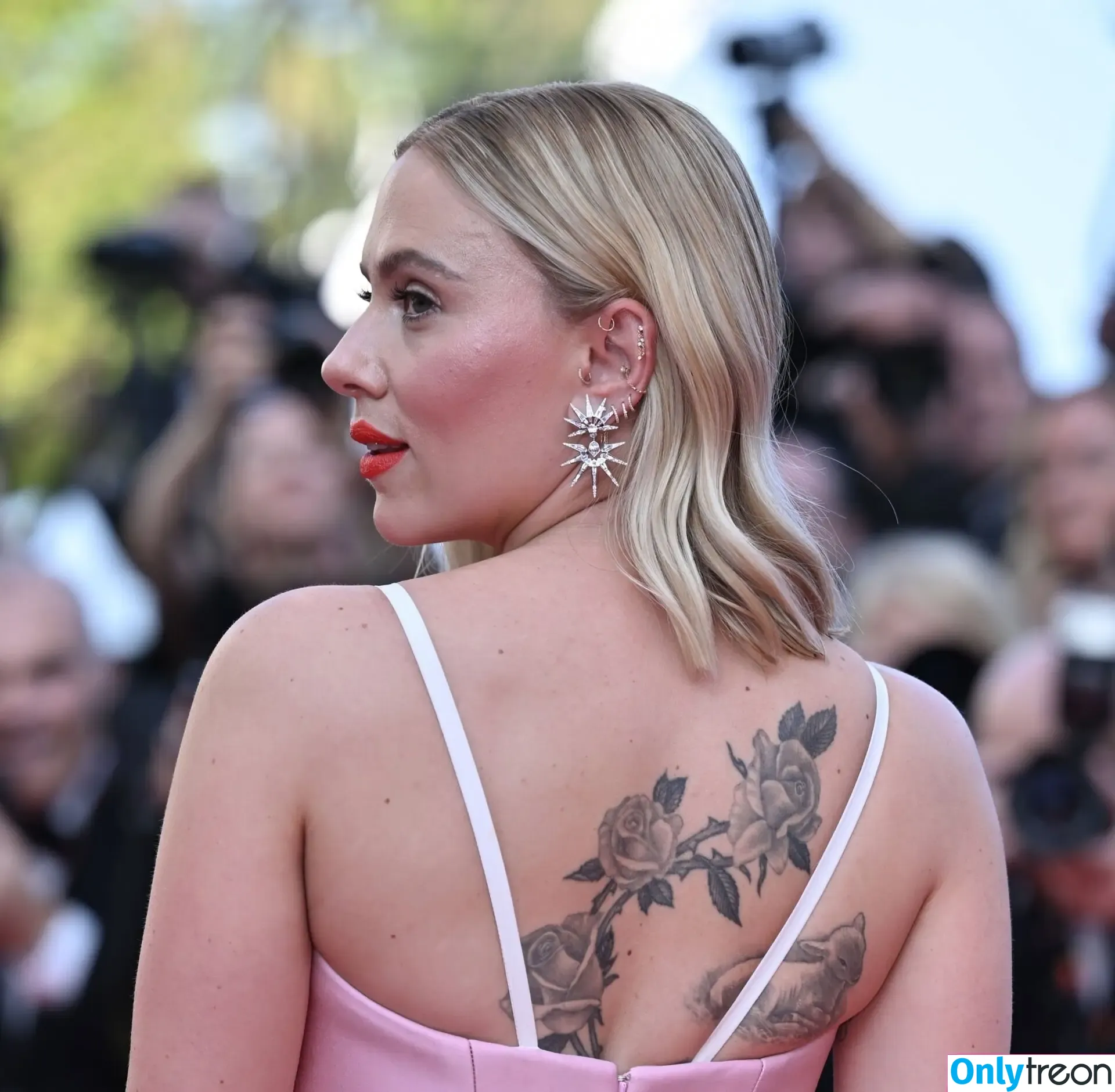 Scarlett Johansson nude photo #1147 (scarlettjohanson / scarlettjohanssonworld)