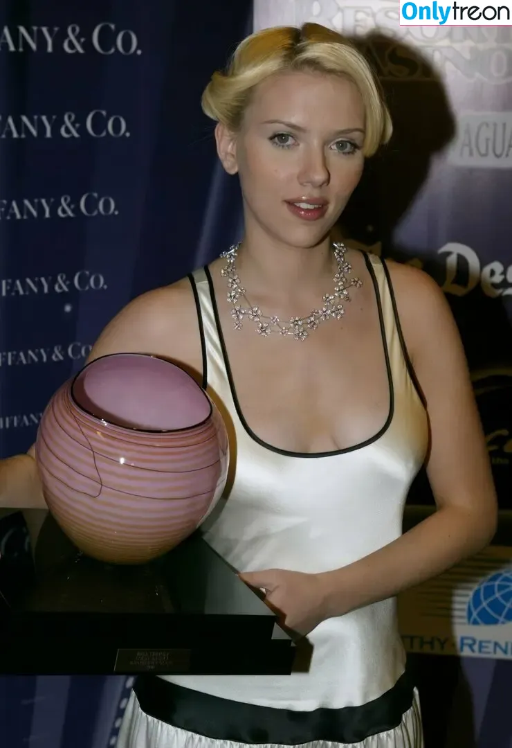 Scarlett Johansson nude photo #1663 (scarlettjohanson / scarlettjohanssonworld)