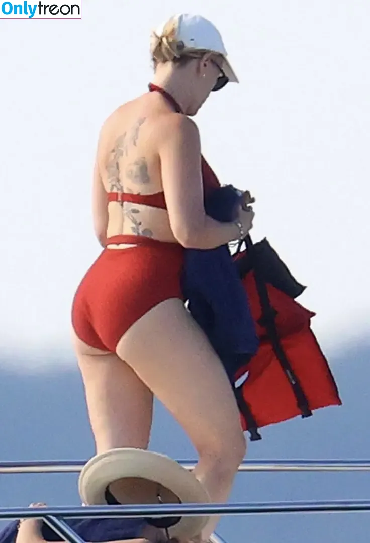 Scarlett Johansson nude photo #1907 (scarlettjohanson / scarlettjohanssonworld)