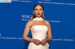 Scarlett Johansson / scarlettjohanson / scarlettjohanssonworld nude photo #2667