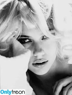 Scarlett Johansson / scarlettjohanson / scarlettjohanssonworld nude photo #2841