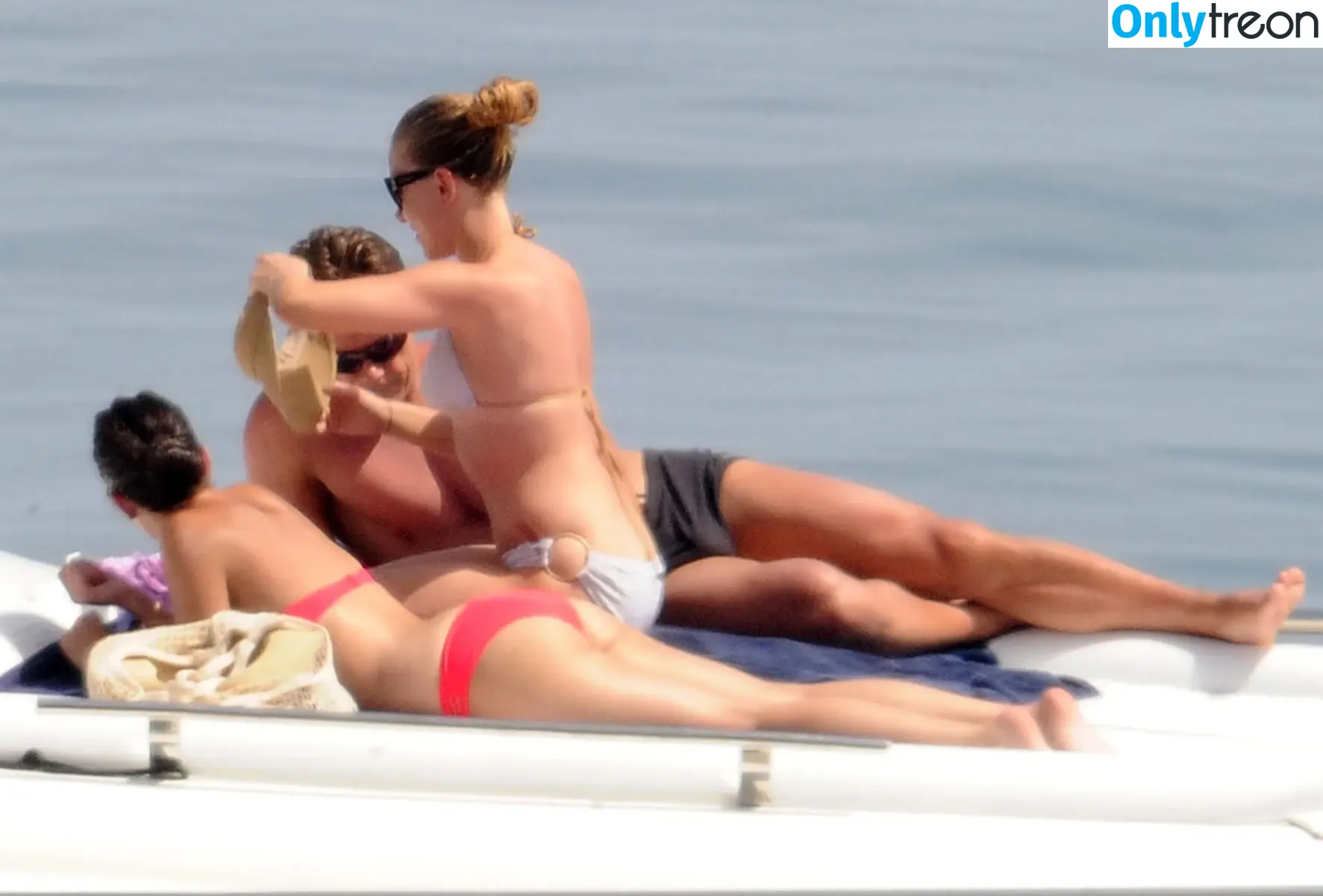 Scarlett Johansson nude photo #2481 (scarlettjohanson / scarlettjohanssonworld)