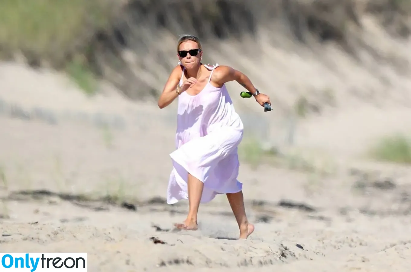Scarlett Johansson nude photo #2896 (scarlettjohanson / scarlettjohanssonworld)